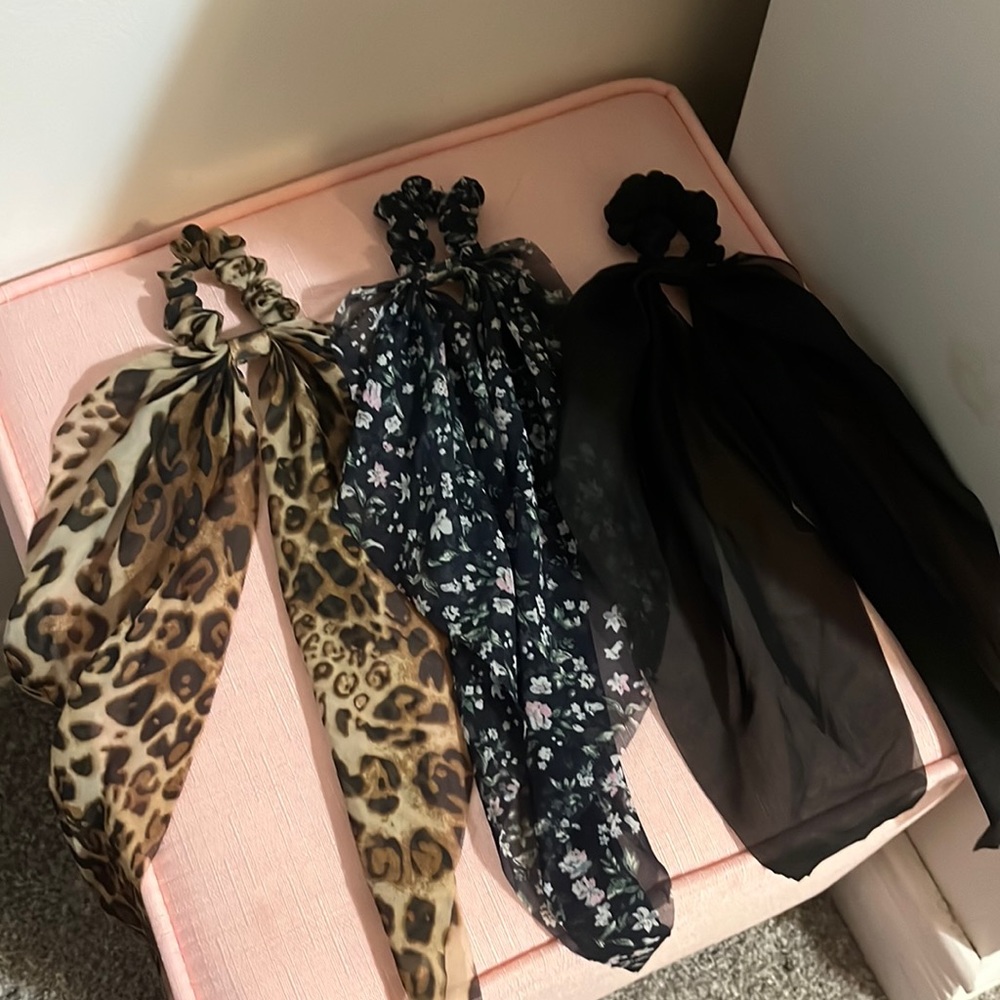 Women’s hair tie scarfs